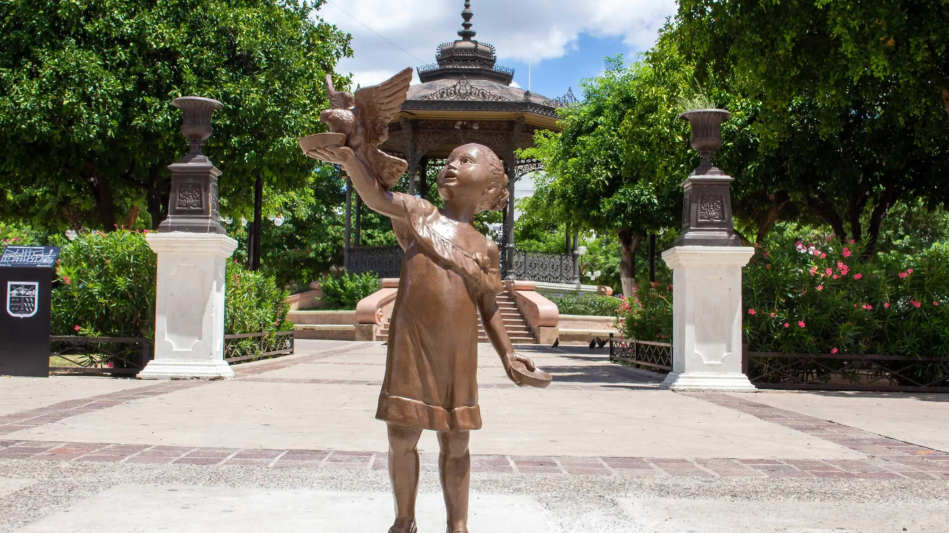 Recorriedo de estatuas Ruta escultural de la identidad - Mike Acosta (25)